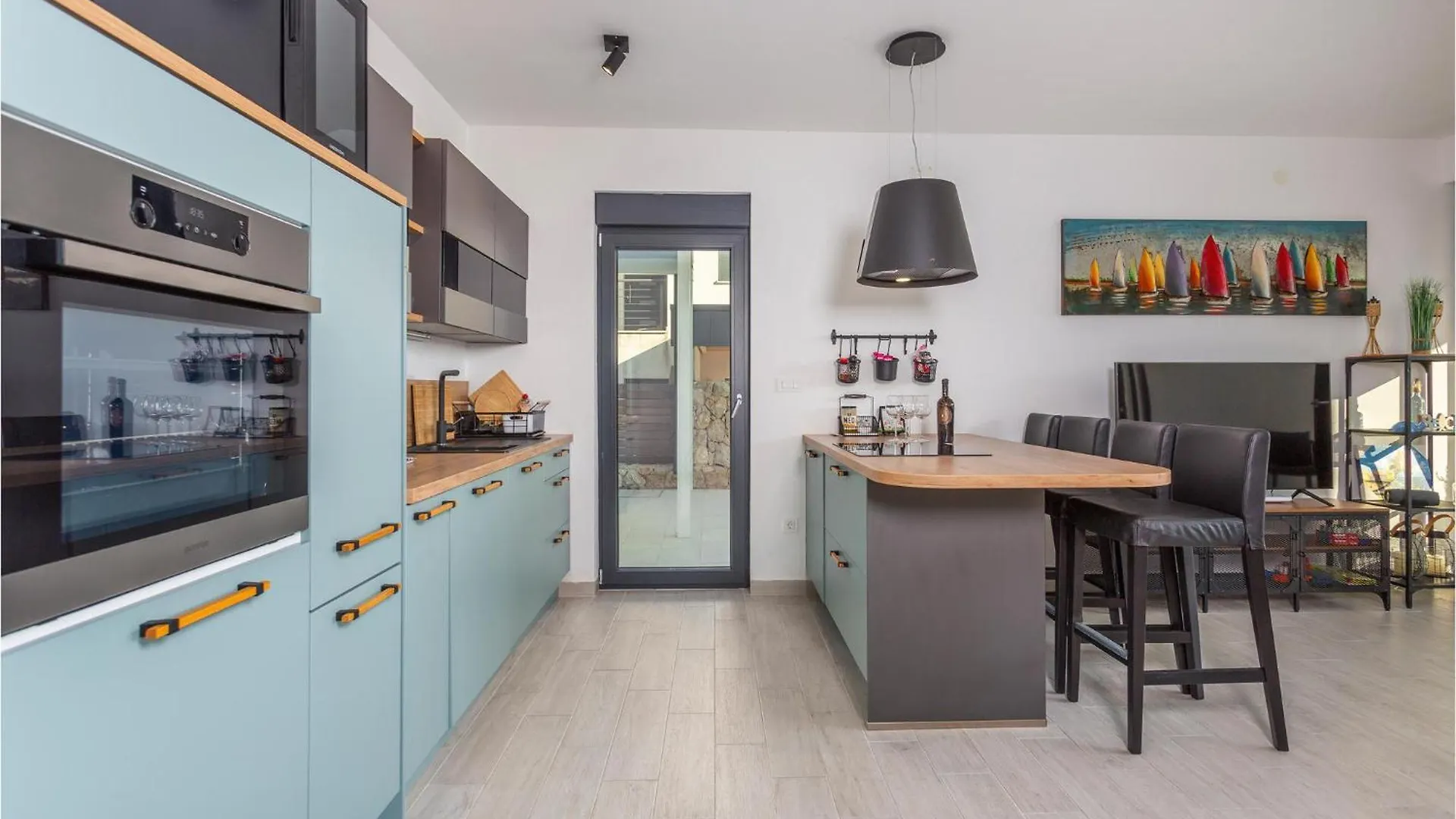 2 Bedroom Stunning Apartment In Omisalj